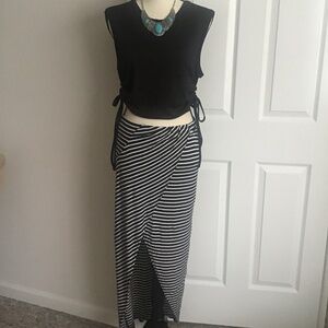 Gorgeous euc black, white Mid stripe slit skirt
